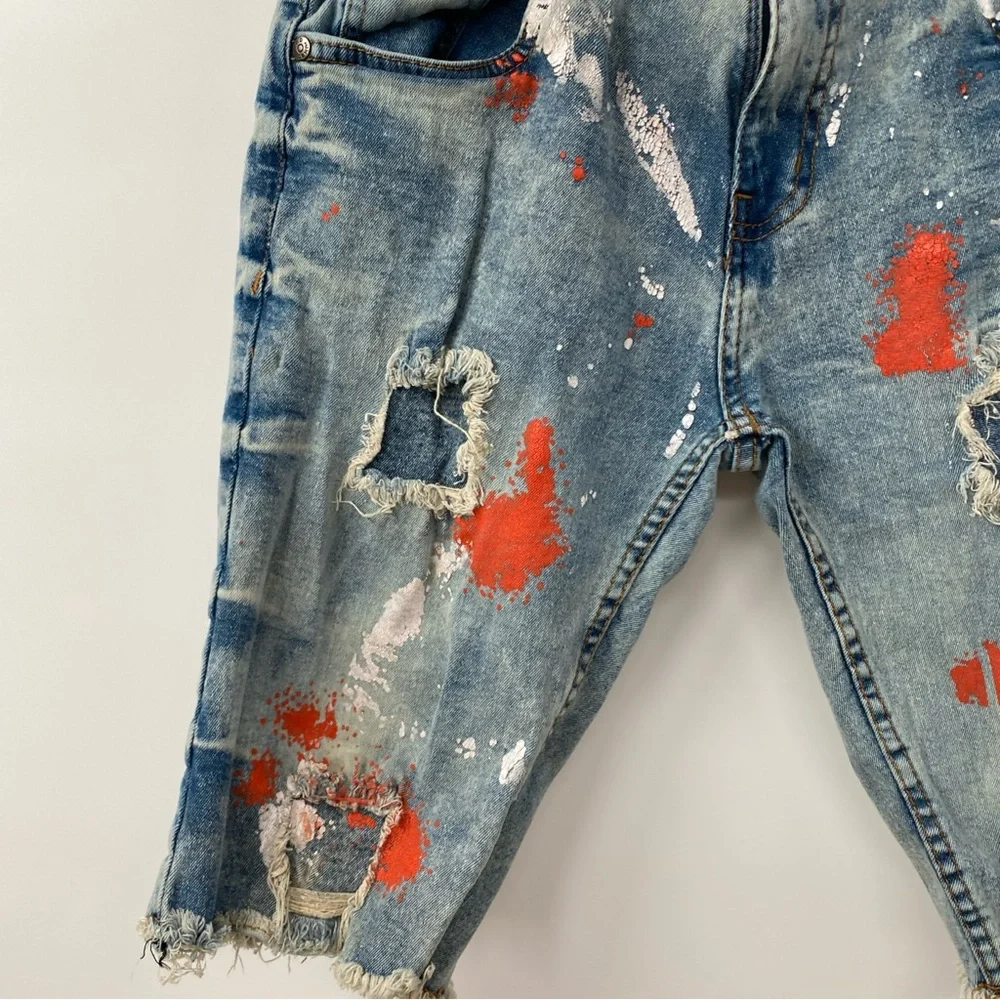 Distressed Paint-Splatter Men’s Denim Shorts in Blue with Red Accents